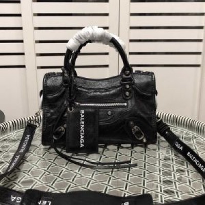 Balenciaga Small Classic City Shoulder Bag Calfskin In Black