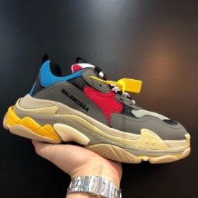 Balenciaga Triple S Sneakers UniseX In Gray